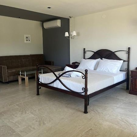 Suites Ris Néa Péramos Extérieur photo