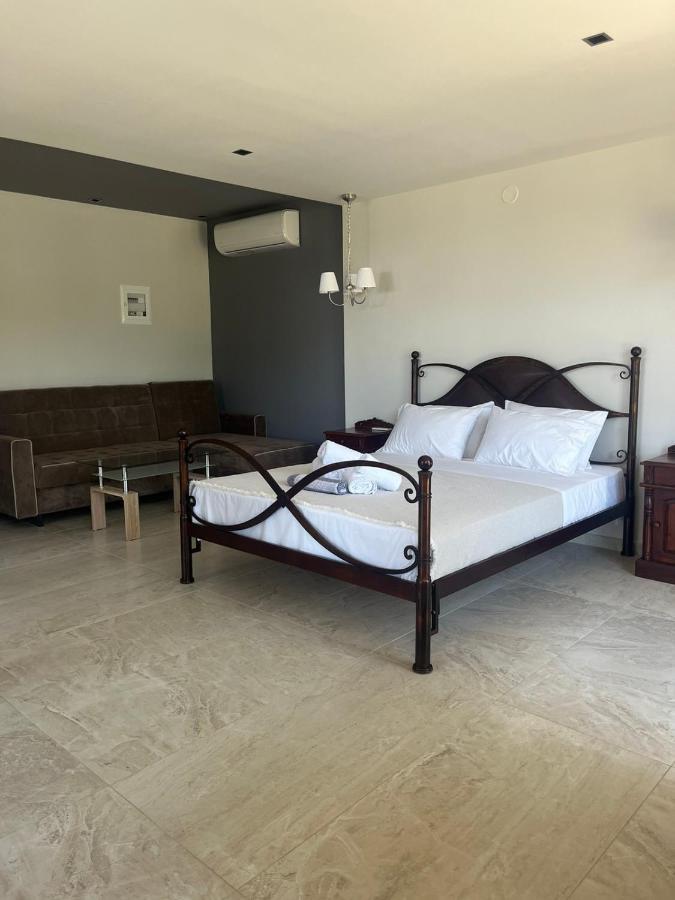 Suites Ris Néa Péramos Extérieur photo